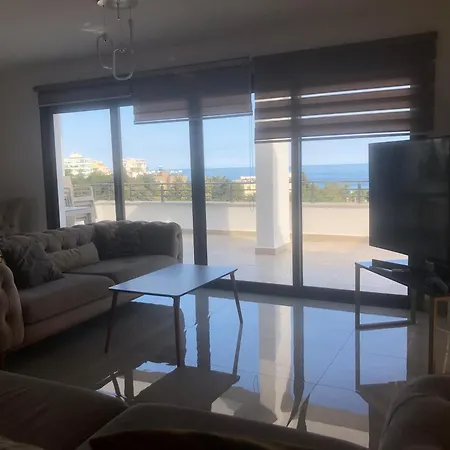 Lotus Cansever Penthouse 키레니아